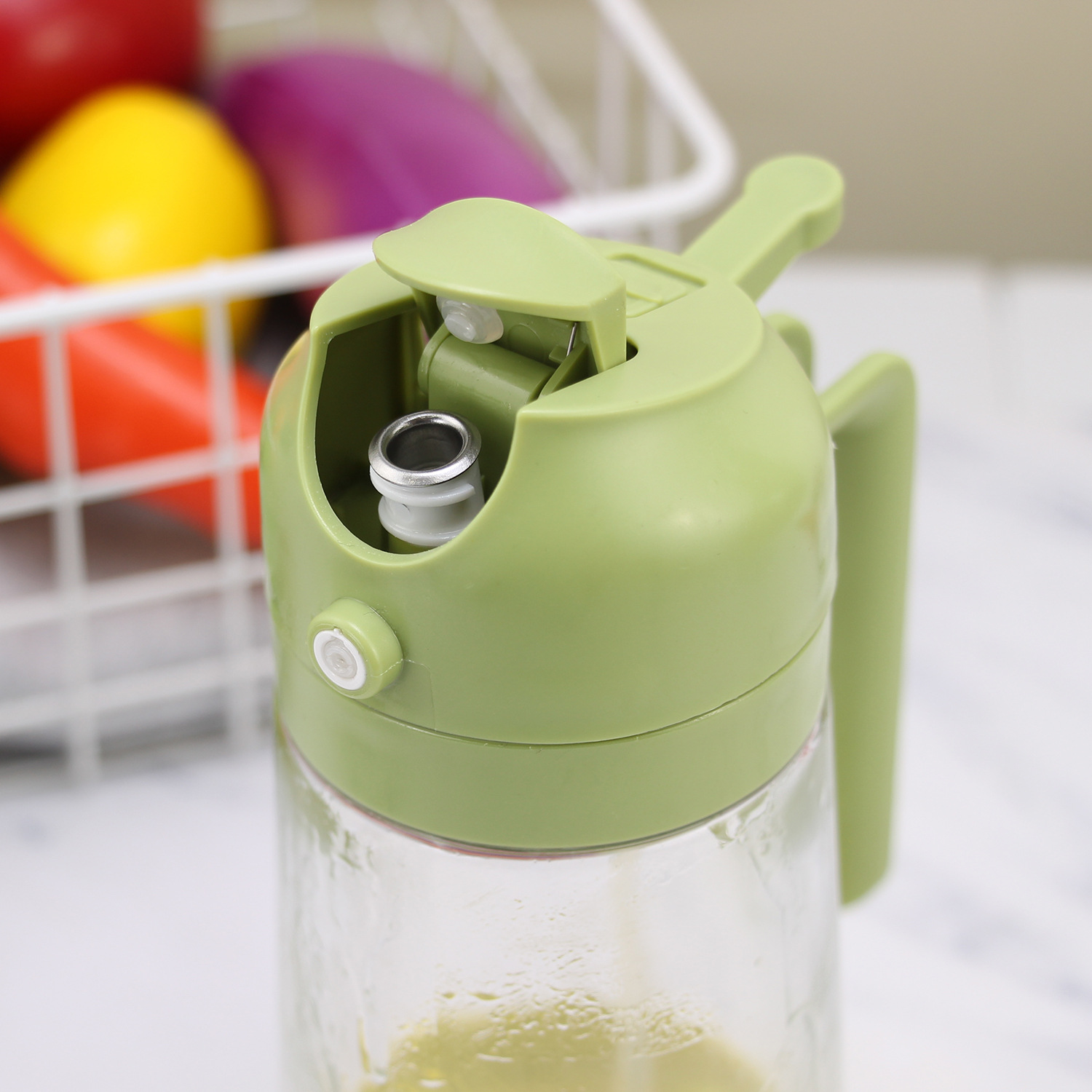 Portable oil injection bottle oil injection pour oil two-in-one household kitchen glass oil spray pot fat reducing oil spray pot artifact