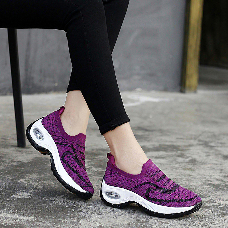 2024 New Cross-border Wholesale Old Beijing Cloth Shoes Red Sports Mother Women's Casual Soft Bottom Air Cushion Shoes