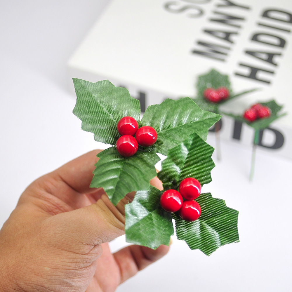 Cross-border direct supply decoration bouquet Christmas cuttings red fruit triangular leaf branches Harry leaf DIY mini Christmas decorations