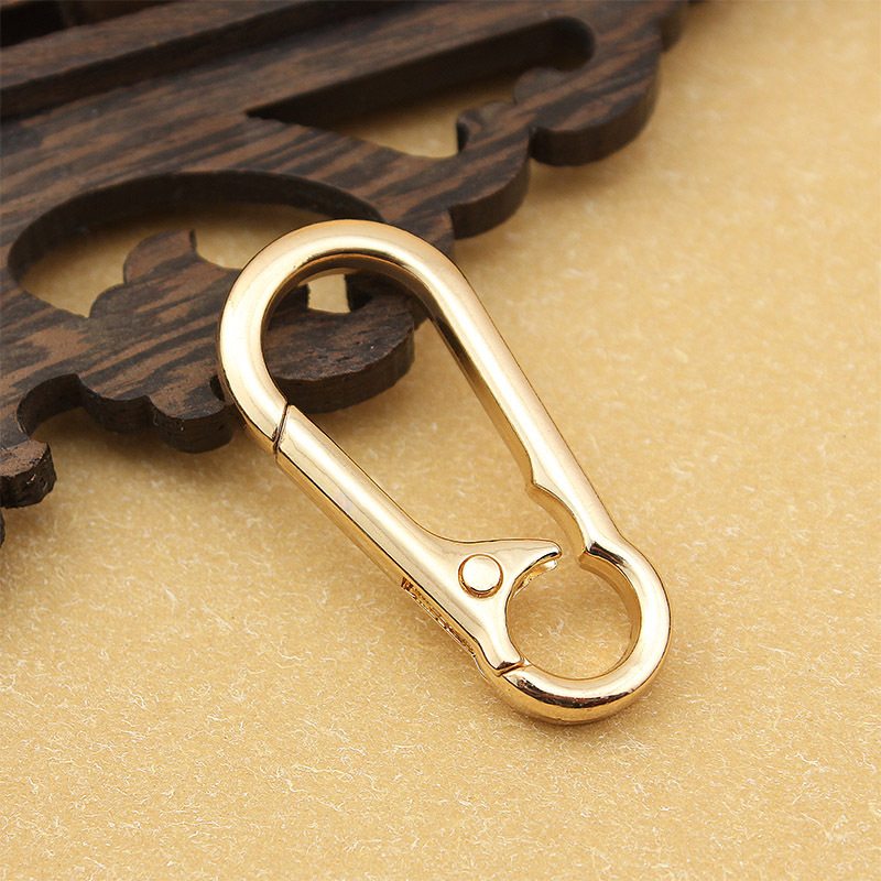 Factory wholesale metal car keychain unisex waist hanging carabiner creative gift luggage backpack hook