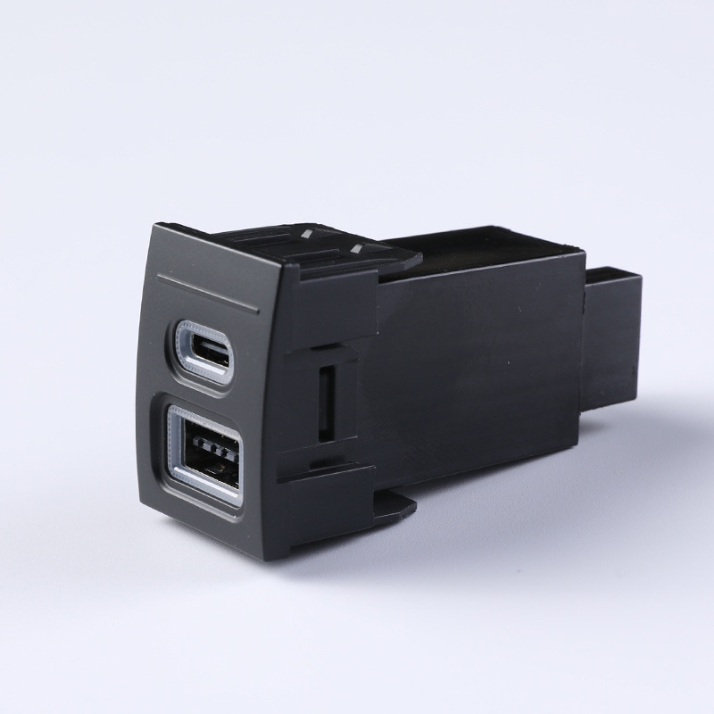For Volkswagen Polo POLO 04-09 car charger PD fast charge QC3.0 double fast charge TYPEC