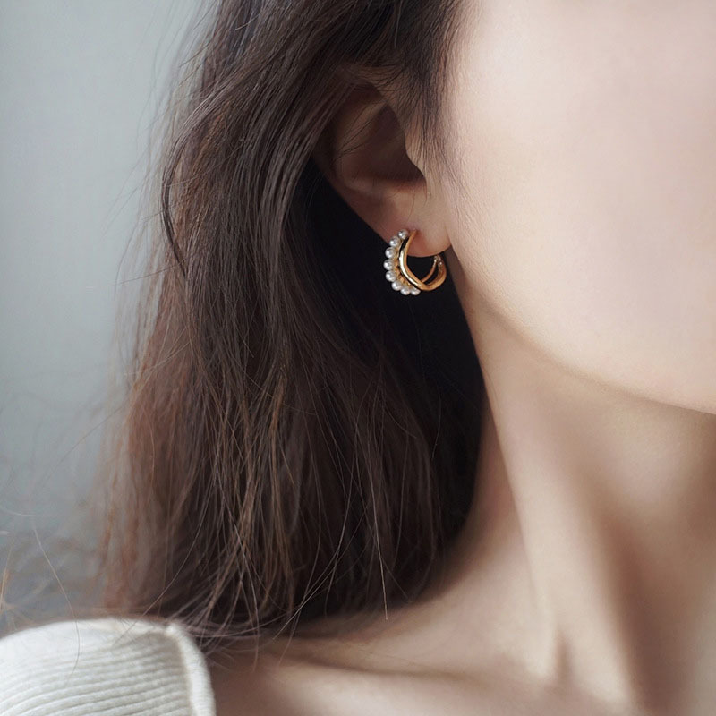 S925 Silver Needle French Small Pearl Earrings Female Niche Design High-grade Cold Wind Exquisite Commuting Earrings