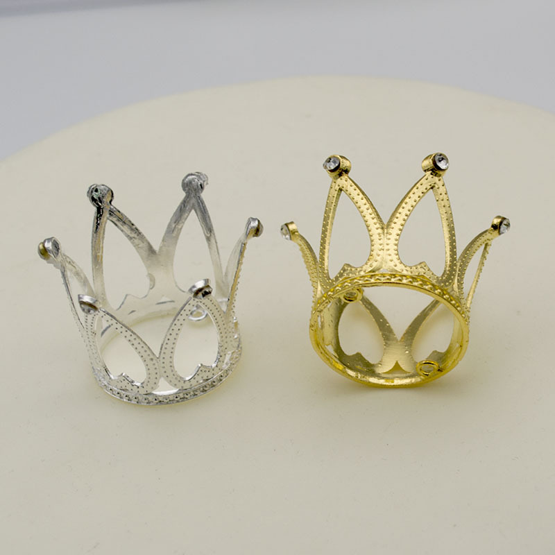 Factory direct supply birthday cake baking decoration zinc alloy children's small round crown mini crown decoration in stock