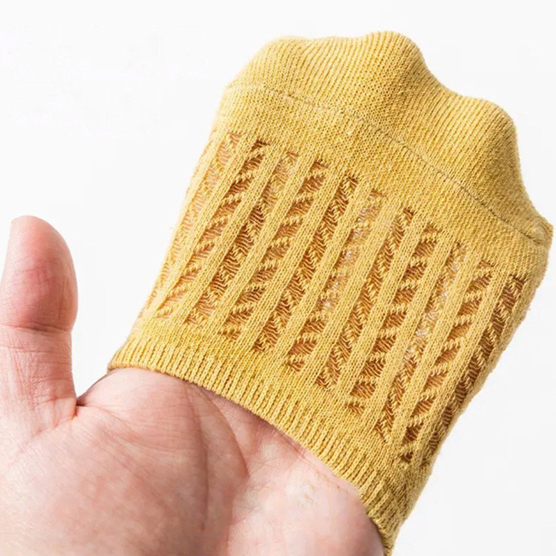 Socks women's spring and summer shallow mouth invisible socks thin hole socks Japanese solid color mesh breathable do not fall off with boat Socks supply