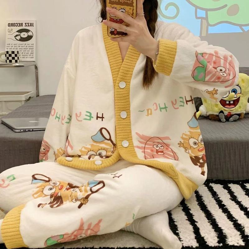 クロミパジャマ女性冬のサンゴのベルベットは、漫画のかわいいフランネルの秋冬の新しい家庭服を厚くすることができます|undefined