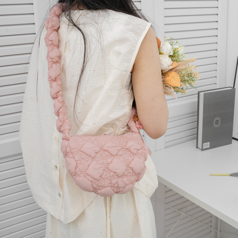 2024 New Women's Bags Korean Version Niche Versatile Bubble Bag Casual Dumpling Bag One-Shoulder Crossbody Bag Pleated Cloud Bag