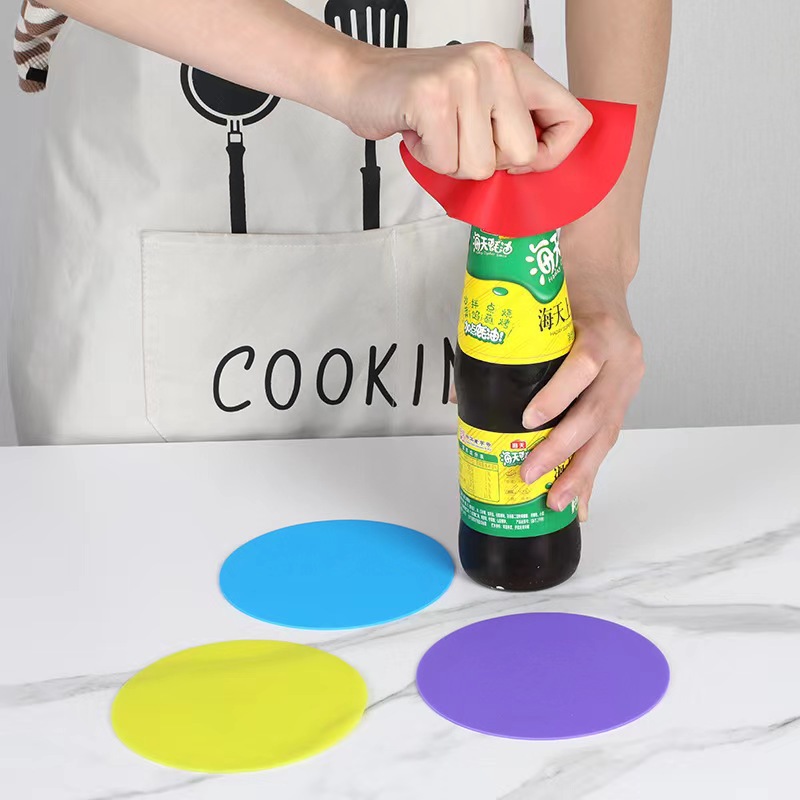 Silicone bottle opening pad in stock round booster pad non-slip heat insulation pad multifunctional portable can opener manufacturers wholesale