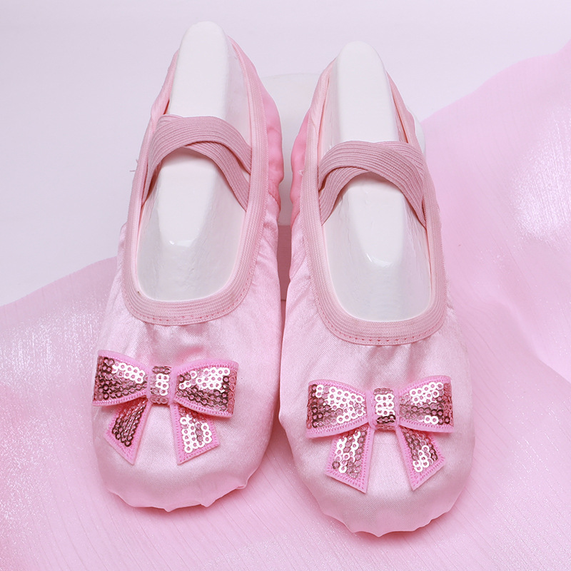 Girls Dance Shoes Soft Sole Practice Shoes Satin Ballet Shoes Baby Dance Shoes Cute Stage Performance Cat Claw Shoes