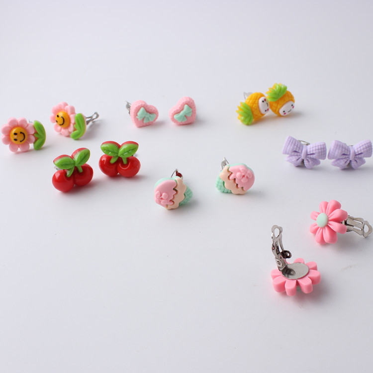 Korean version of children's painless ear clip girls' ear clip earrings peach heart 20 pairs of fake earrings ear clip wholesale
