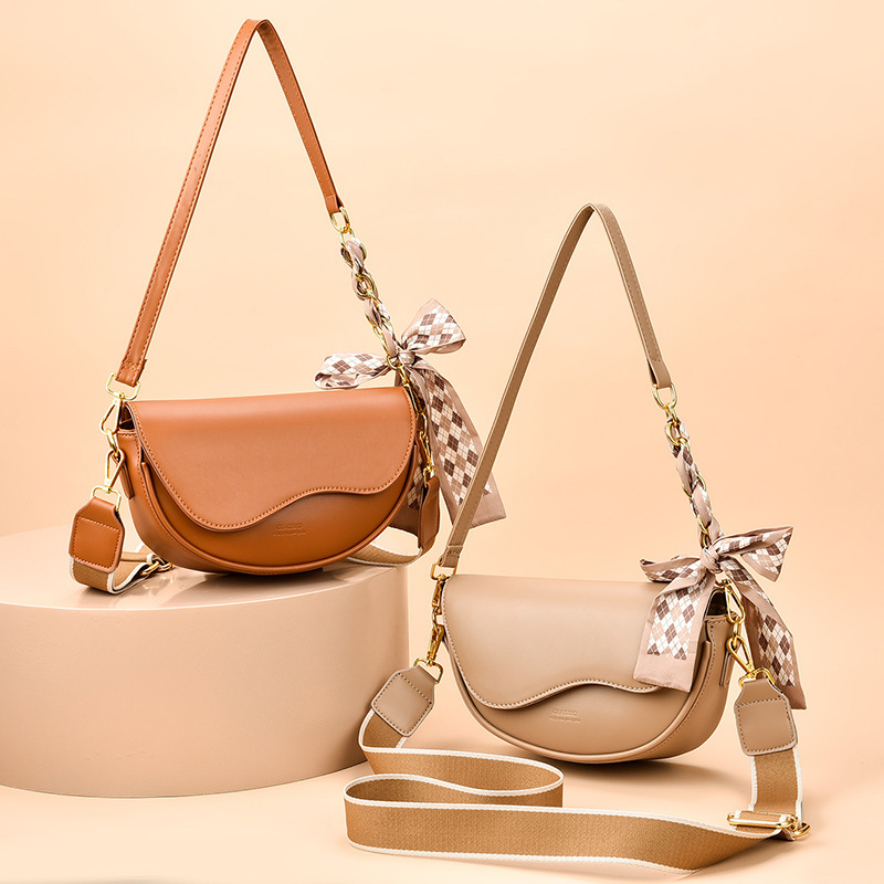Niche Light Luxury Women's Bag 2023 Autumn and Winter New Fashionable Underarm Saddle Bag Korean Style Simple Casual Shoulder Crossbody Bag