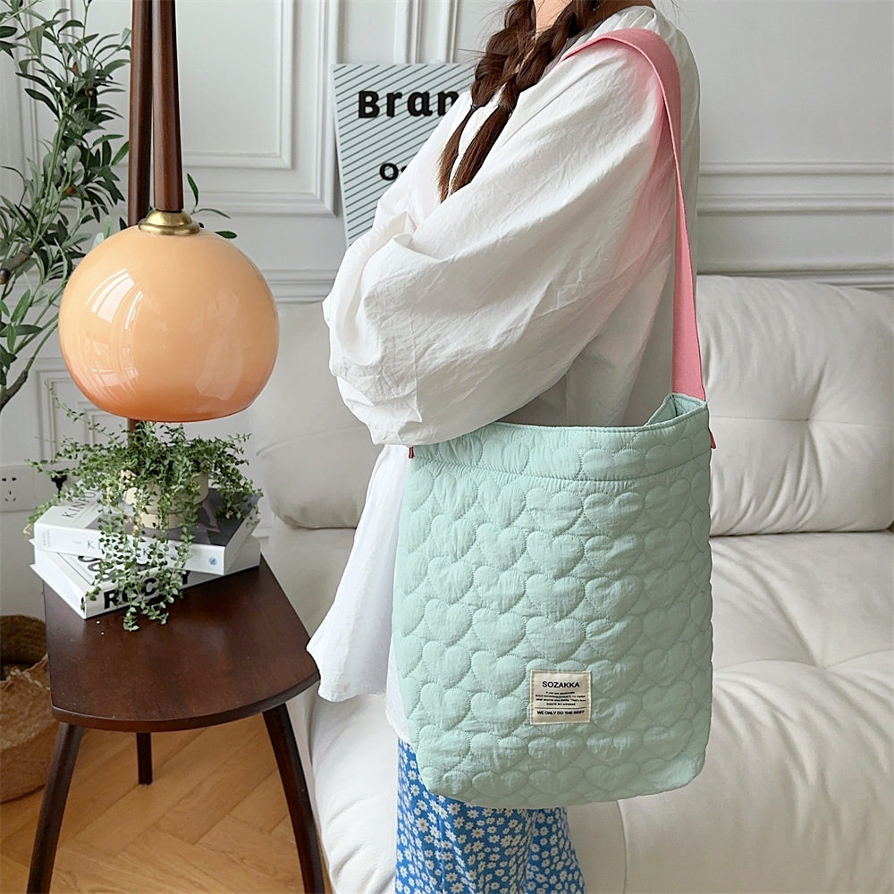 38241 ins new contrast color shoulder bag student female practical large capacity mummy bag quilted shoulder bag female_voghion.com