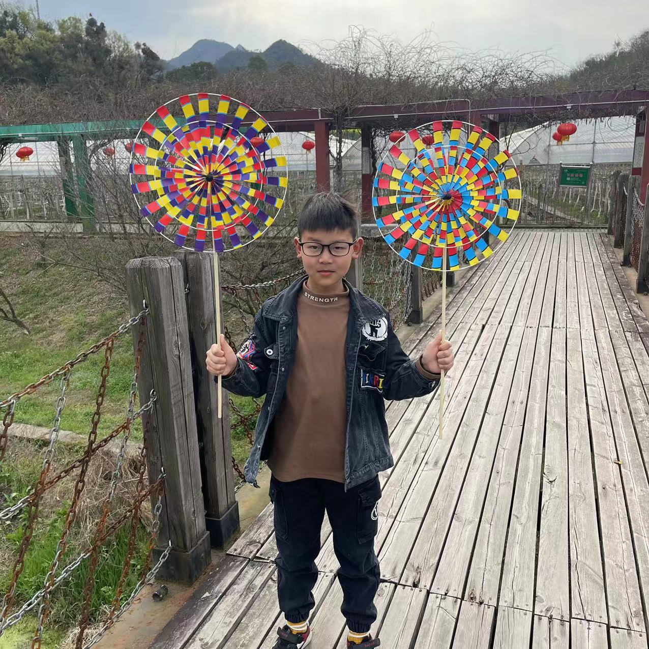 Traditional Retro Old Beijing Turntable Wooden Rod Colorful Windmill Plastic Children's Toy Decoration Scenic Spot Hot Sale Small Windmill