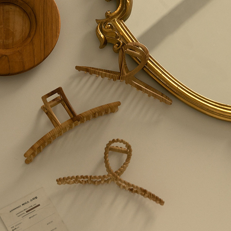 Wooden Japanese Style Grab Clip French Retro Simple Niche Design Sense Large Hairpin 2021 New Fashion Women's Hair Accessories