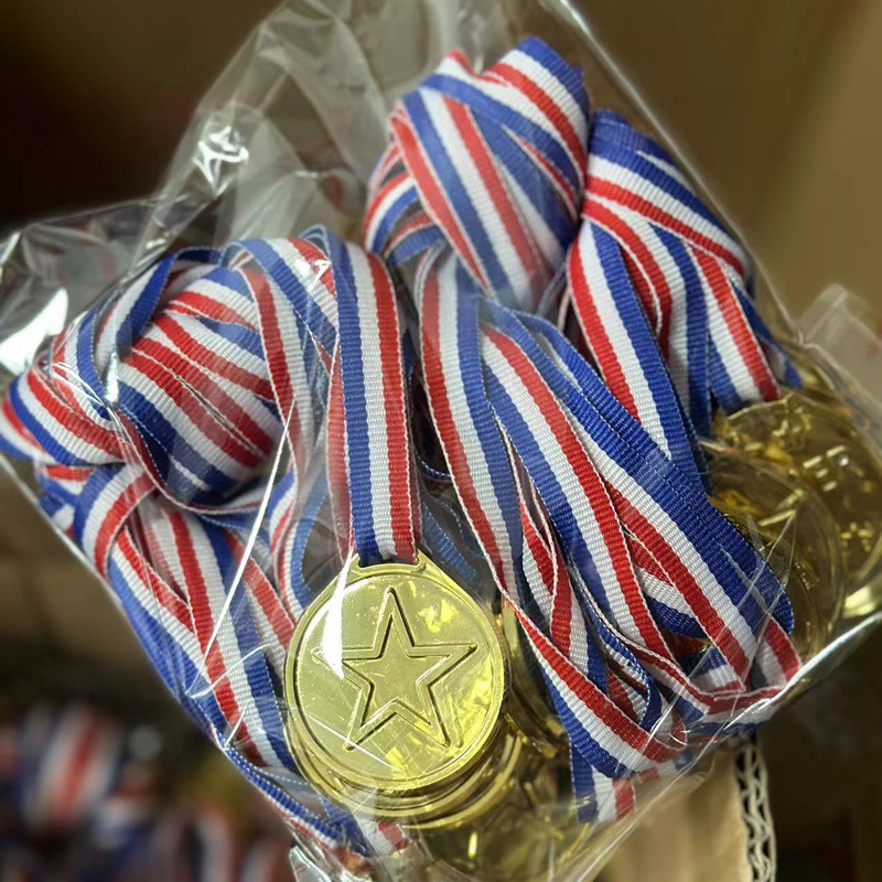 Spot gold medal gold plastic medal listed gold man with lanyard kindergarten sports primary school students stars