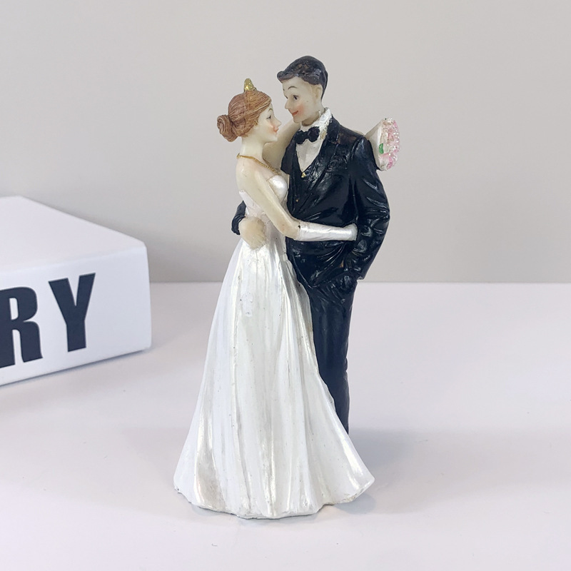 国境を越えたヨーロッパ風の人物新郎新婦樹脂工芸品結婚ケーキ装飾焙煎プレゼント結婚式の置物|undefined