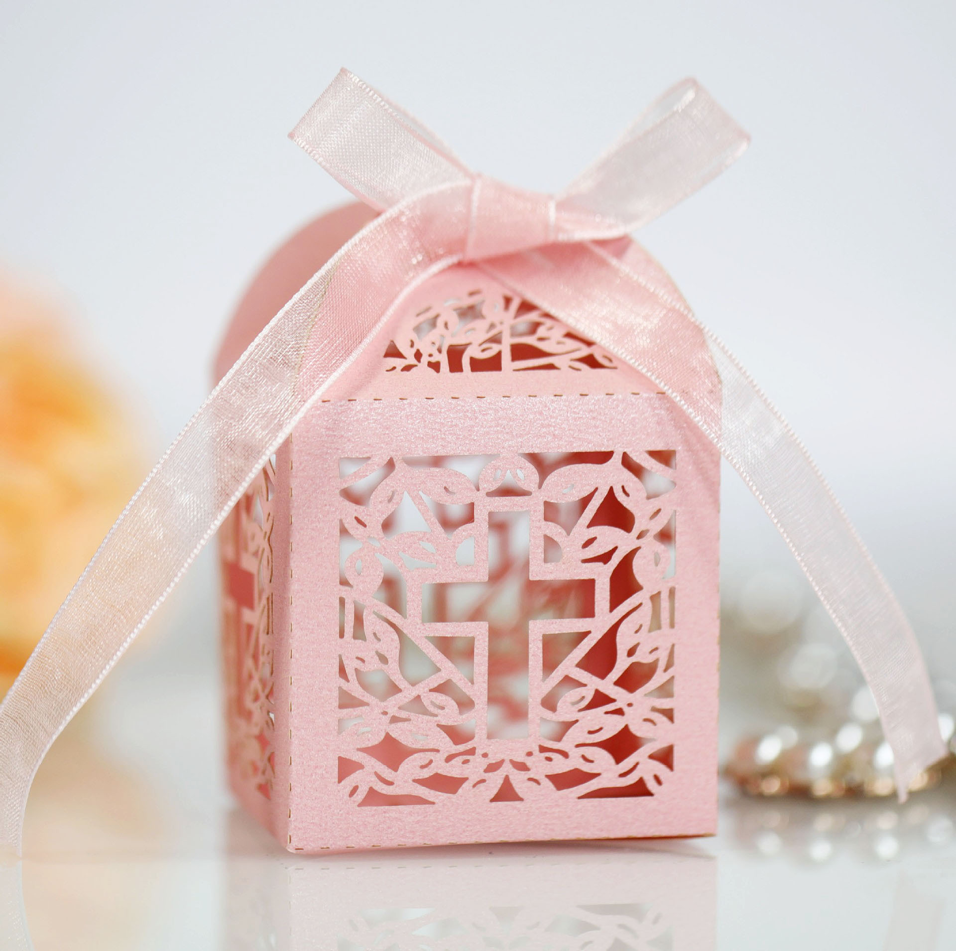 Export hollow ice white pearlescent candy box wedding party bride shower cross chocolate box factory spot