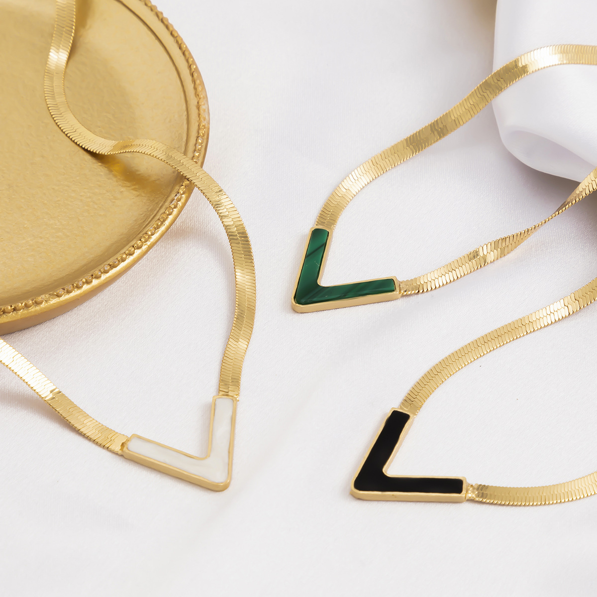 European and American Cross-border Jewelry Hip-hop Style Flat Snake Bone Chain Necklace Retro Simple Geometric V-shaped Necklace earrings