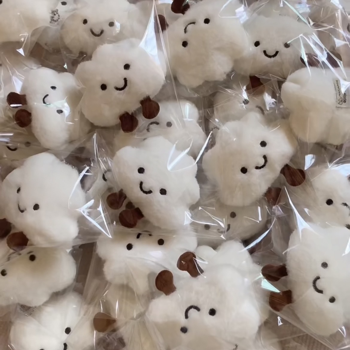 Plush cloud doll chain keychain super cute doll schoolbag pendant student girl heart super cute accessories