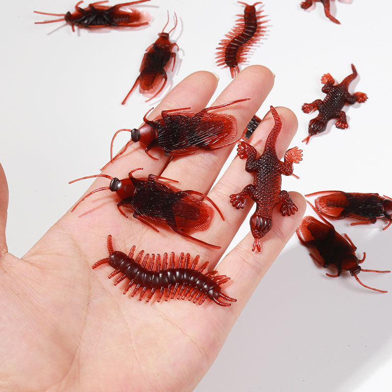 Cross-border Halloween trick toy props simulation cockroach fake cockroach toy plastic cockroach bat Spider small snake