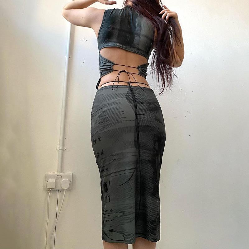 戚朵歐美風2024夏季女裝新款無袖圓領印花撞色綁帶露背鏤空背心