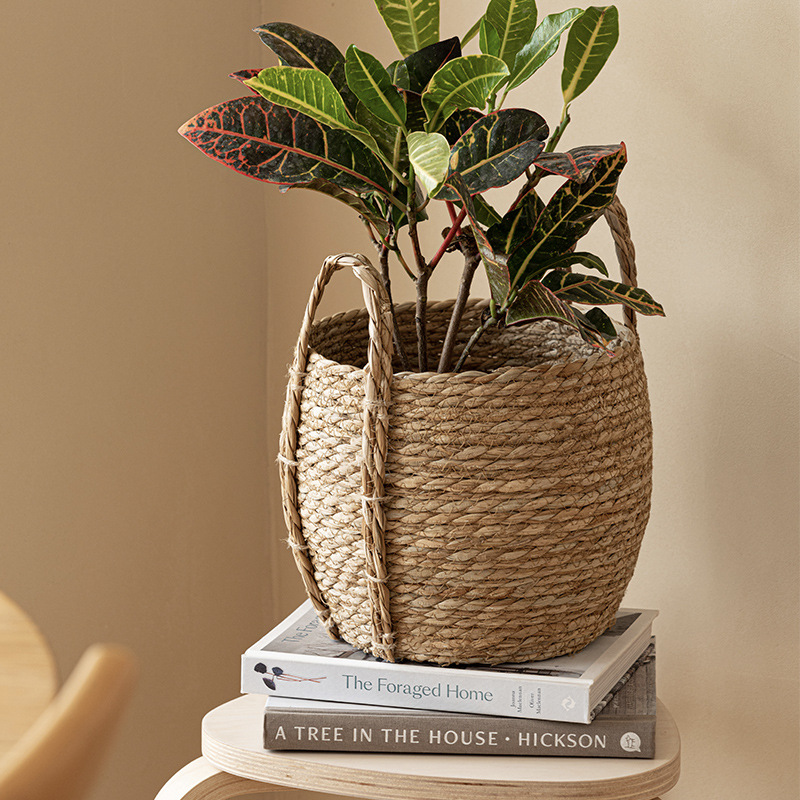 Wholesale pastoral style sea grass woven handmade flower basket with handle Rattan woven decorative flower pot large laundry basket clothes collection