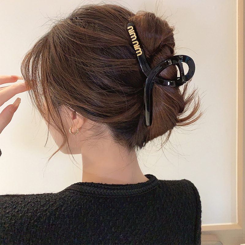 Letter clip large black shark clip high-grade hairpin female back spoon 2023 new hair clip headdress clip