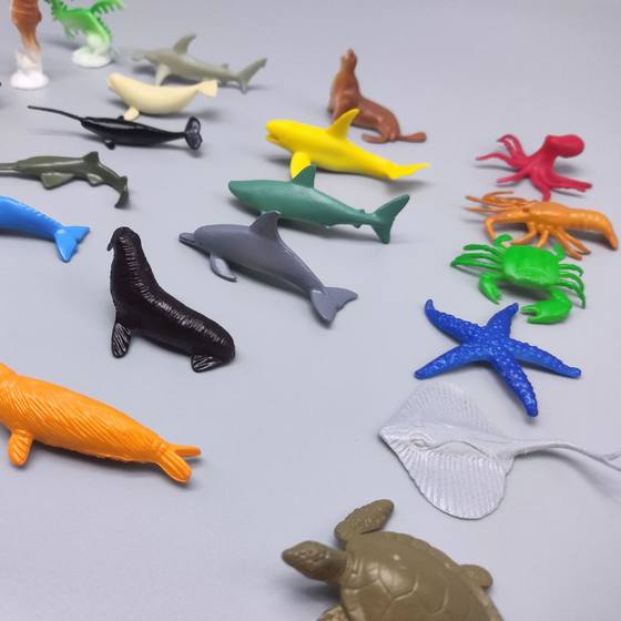 A marine animal small size simulation model toy marine creature whale shark soft glue solid mini cross-border