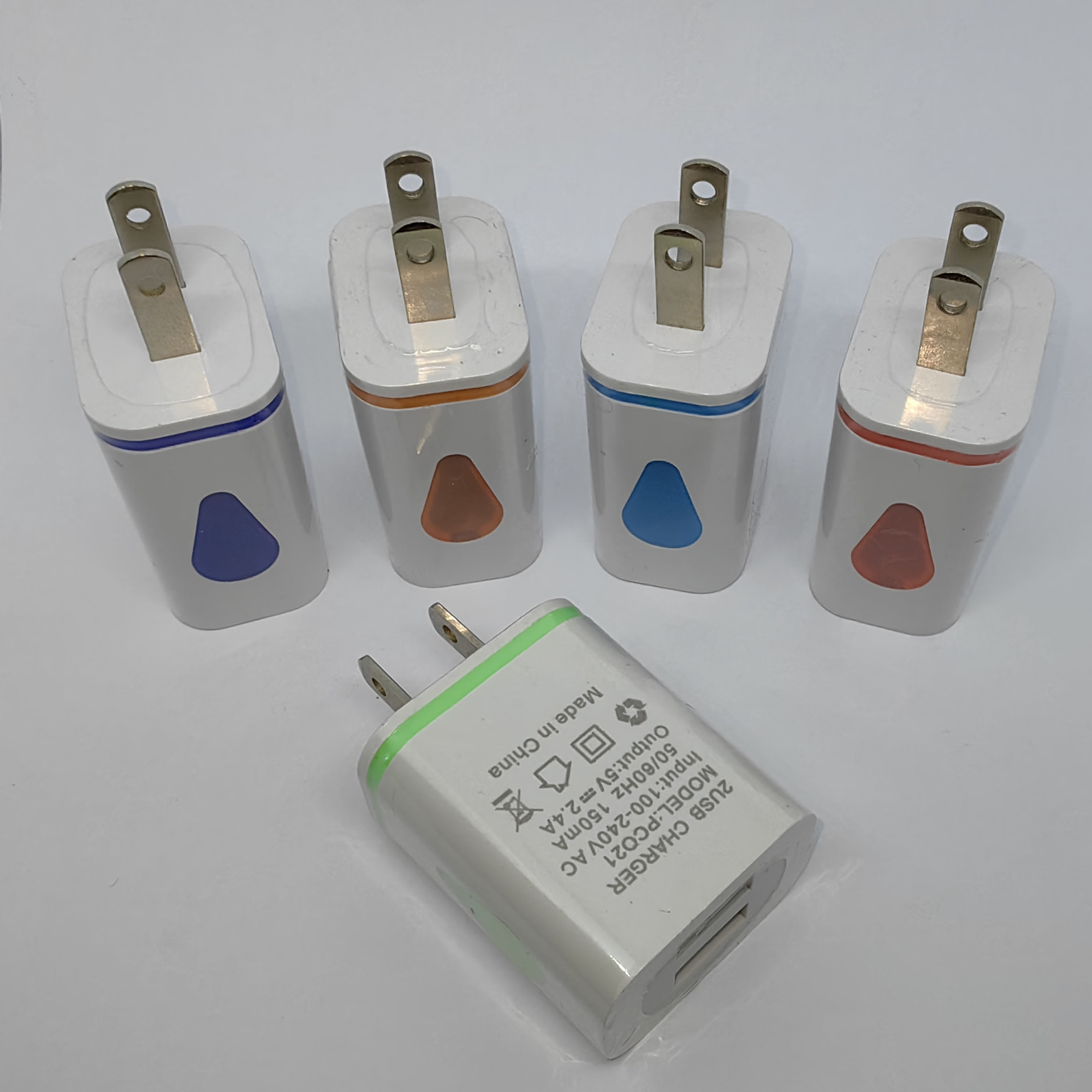 Трансграничная поставка двух капель воды USB Светодиодное светящееся зарядное устройство Европейский стандарт Мобильный телефон стандарта США 2.1A цветное быстрое зарядное устройство
