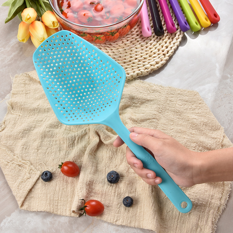 Spot wholesale PP non-stick long colander new material water shovel water shovel plastic ice shovel water fishing manufacturers