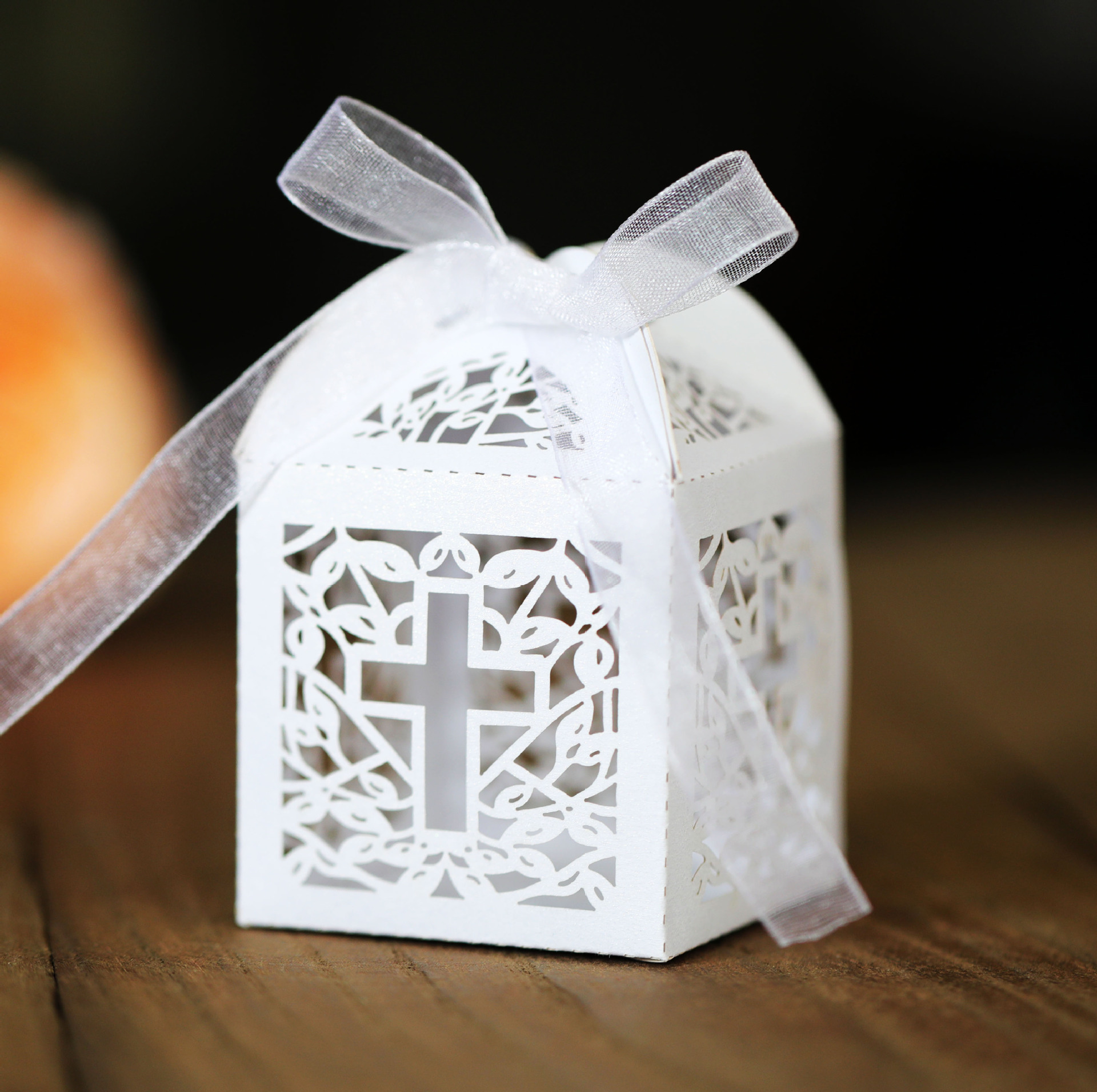 Export hollow ice white pearlescent candy box wedding party bride shower cross chocolate box factory spot