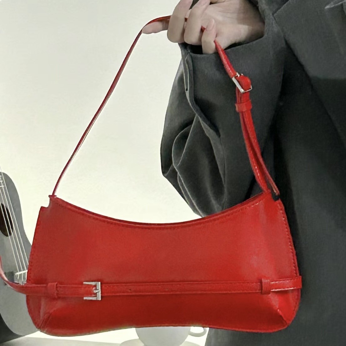 French Niche Bag 2024 New Fashion Shoulder Bag Retro Baguette Bag High-end Armpit Bag Red Wedding Bag