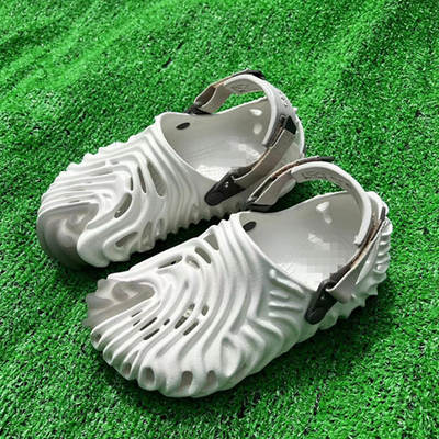 Fingerprint hole shoes summer men's breathable sports sandals manufacturers wholesale foreign trade women's slippers beach shoes spot