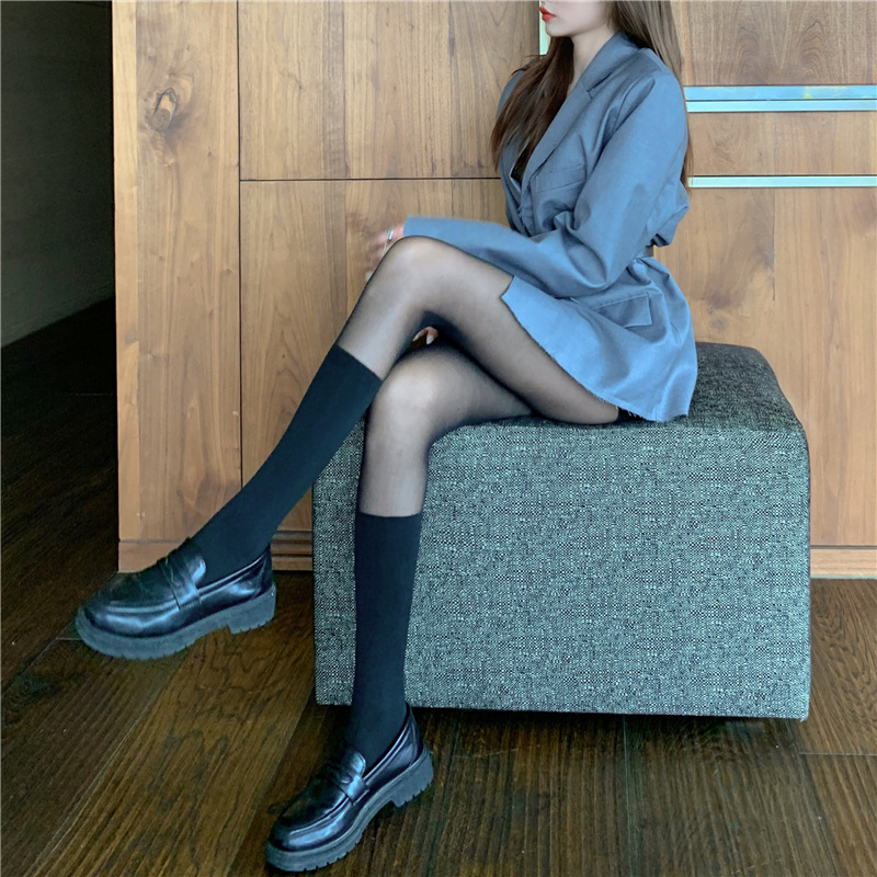 やせている黒色のつなぎ合わせの偽の短い中筒のすねを保護して膝のズボンを越えて底のストッキングの子供の秋冬の薄い金のinsの潮を打ちます。|undefined