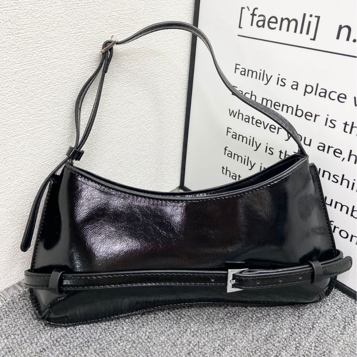 French Niche Bag 2024 New Fashion Shoulder Bag Retro Baguette Bag High-end Armpit Bag Red Wedding Bag