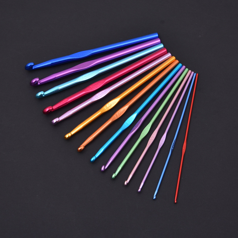2023 hot selling color alumina single crochet DYI Knitting tools aluminum crochet sweater needle manufacturers in stock