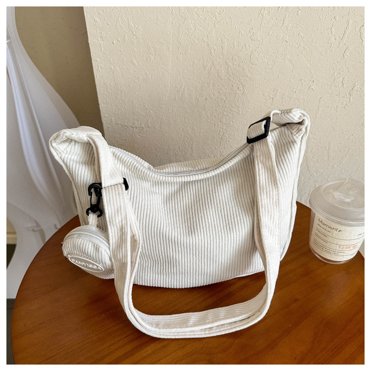 Solid color simple large capacity 2023 autumn and winter New Korean style simple shoulder messenger bag mother bag dumpling bag fashion_voghion.com