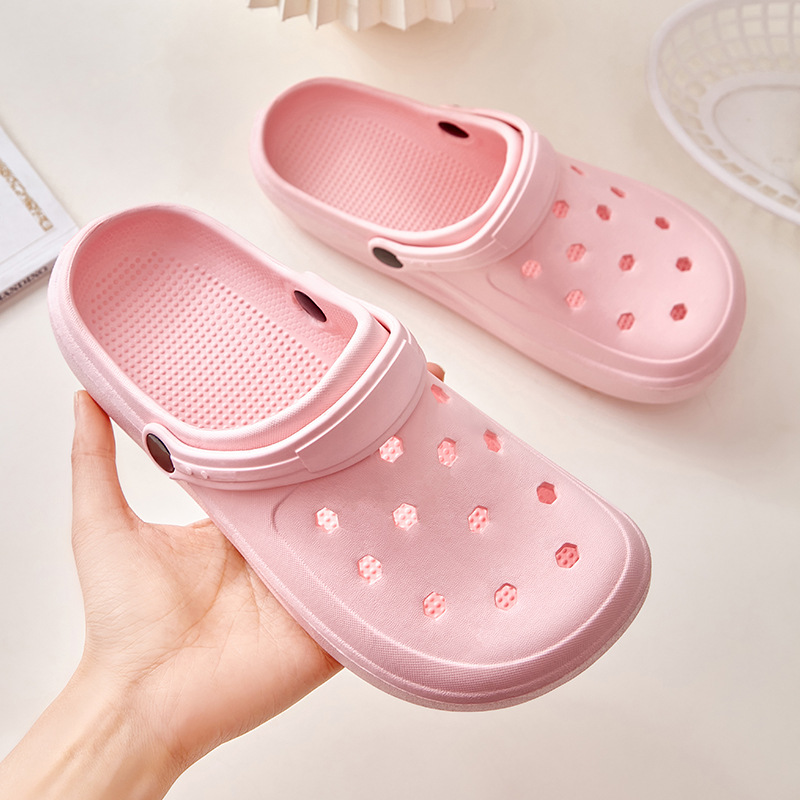 Hole shoes for girls Summer popular fashion new outdoor wear soft bottom beach closed toe sandals half slippers for men and women