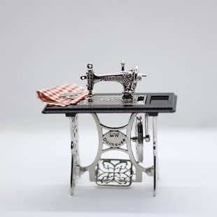 1;12 miniature food play small cloth doll house accessories retro nostalgic sewing machine model crafts decorations
