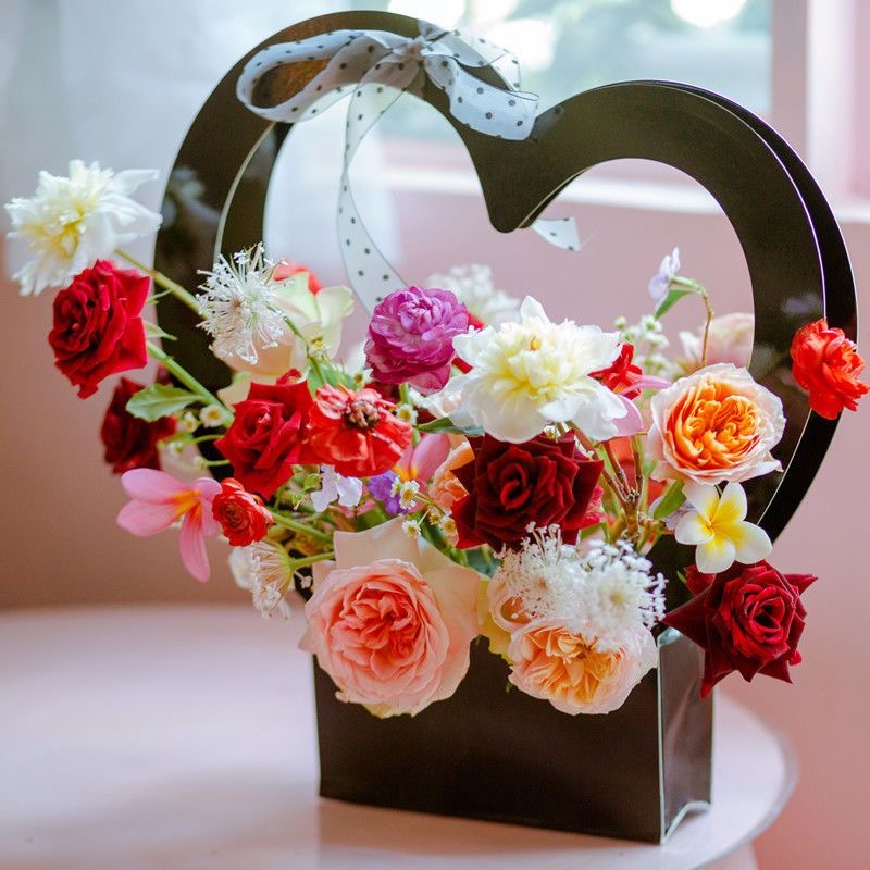 Hollow Love Flower Packaging Fashion Portable Flower Box Flower Bag Material Paper Flower Basket Valentine's Day Gift Bag