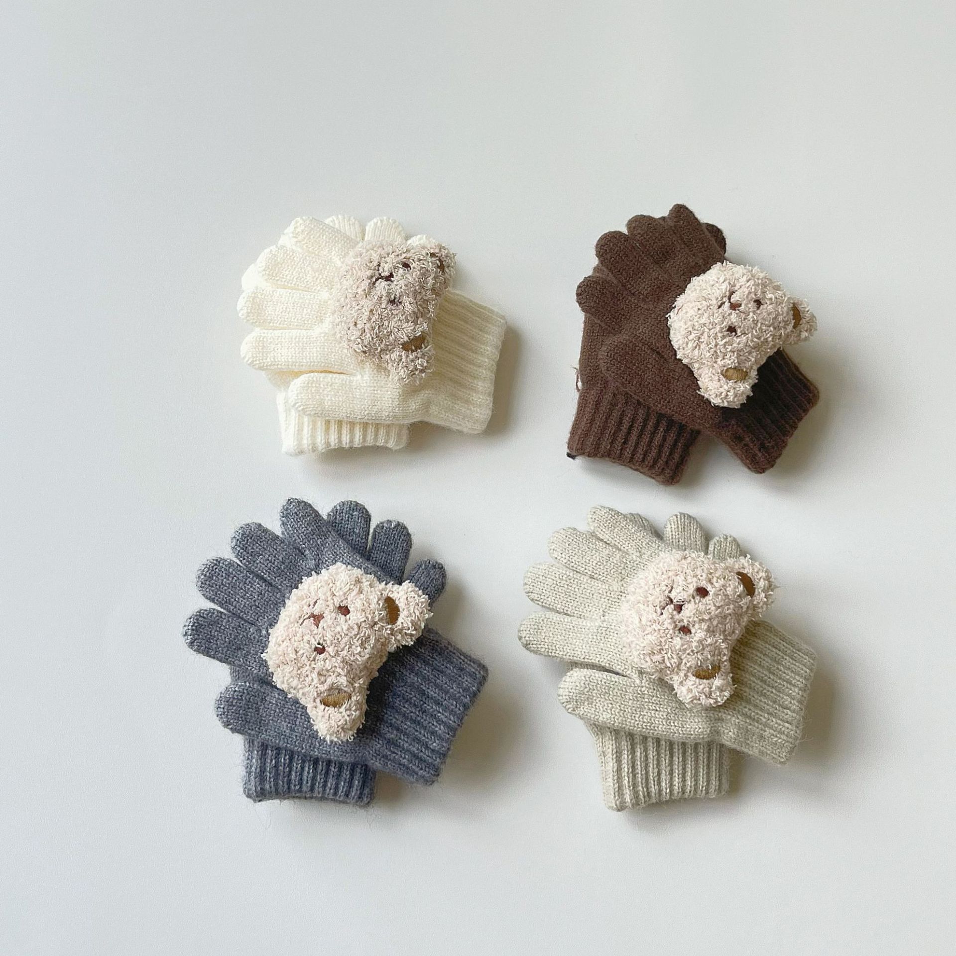 Qiu Nan children's gloves winter 2023 new Korean style ins fashion bear cartoon warm baby gloves wholesale