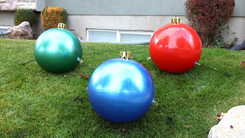 クリスマスの巨大な空気入れクリスマスボール装飾屋外芝生の庭の木がアマゾンの起爆金45-75cmをぶら下げている|undefined