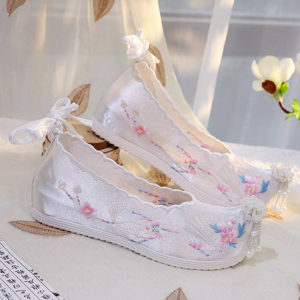 Bead-popping Hanfu Shoes Women's Antique Inner Height Increasing Flat-bottomed Ancient Costume Old Beijing Cloth Shoes Embroidered Shoes Soft-soled Students Made