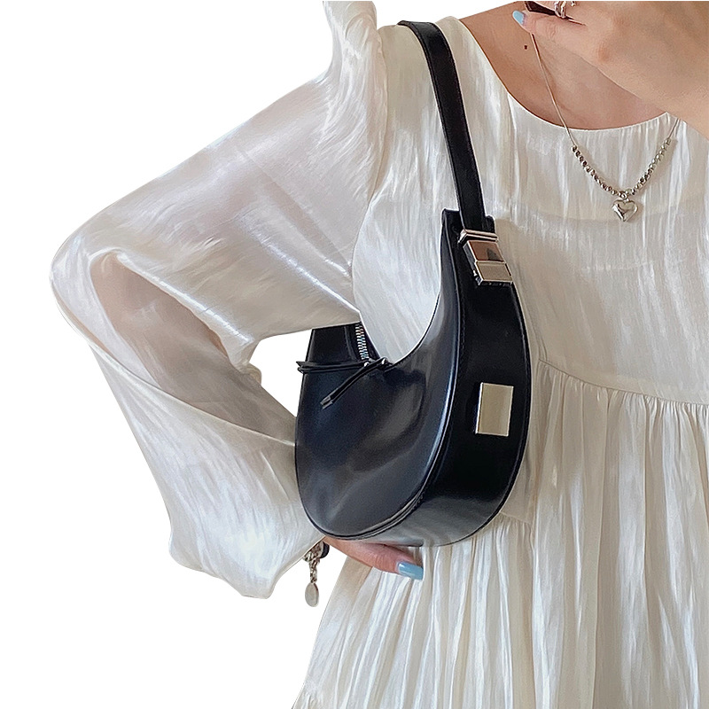 2023 New Fashionable Bag Underarm Bag French Niche Design High-end Shoulder Saddle Bag Portable Baguette Bag for Women