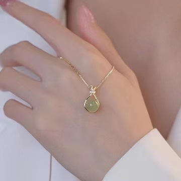 Jin Huijia High-grade Hetian Jade Necklace Women's Simple and Fresh Niche Design High-grade Elegant Fashion Girlfriend Elegant