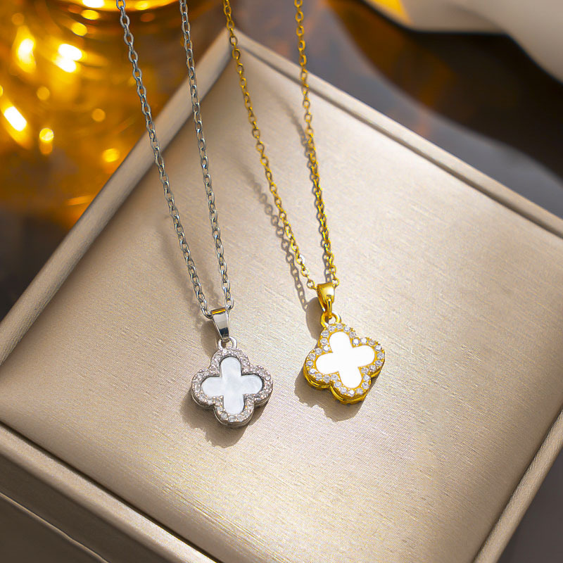 Golden Luxury Diamond Four-leaf Clover Necklace Women's Black and White Double-sided Design Sense Cyber Celebrity Clavicle Chain 18K Gold-plated Necklace Chain
