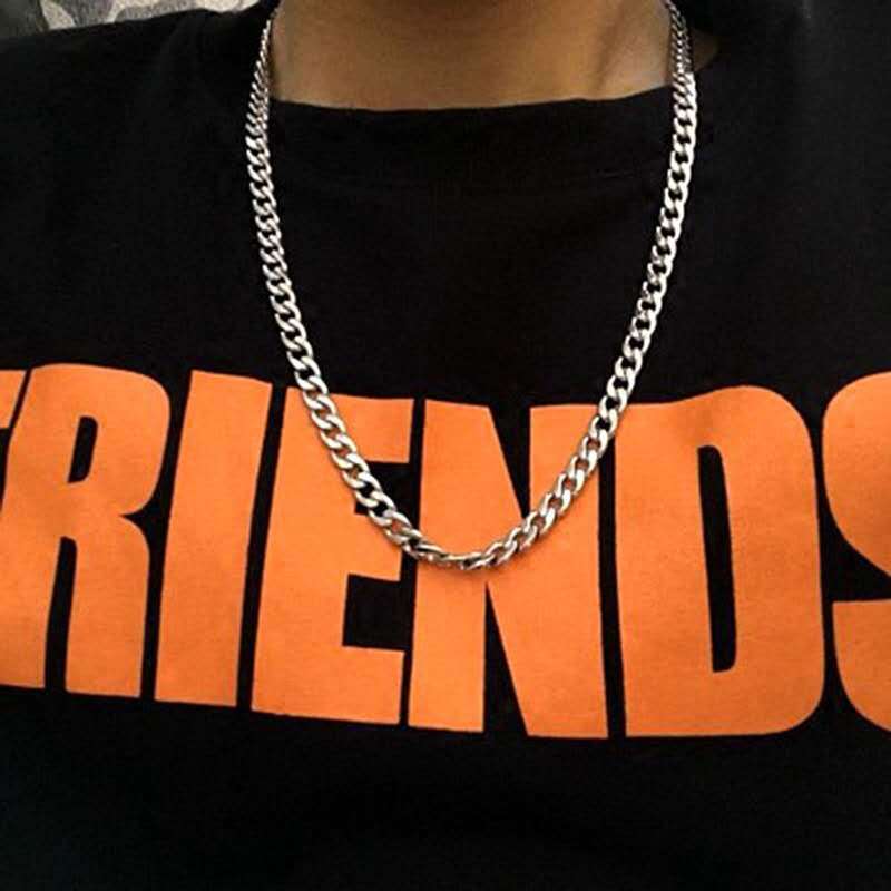 Versatile streetwear men's titanium steel necklace accessory for men, streetwear hip-hop titanium steel colorfast necklace, wholesale Cuban link chain.