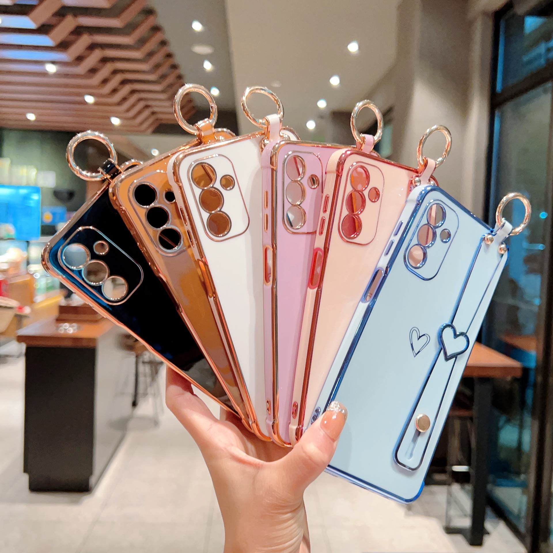 適用三星S23Ultra鏤空愛心手機殼Galaxy A54/A32電鍍空白手腕帶
