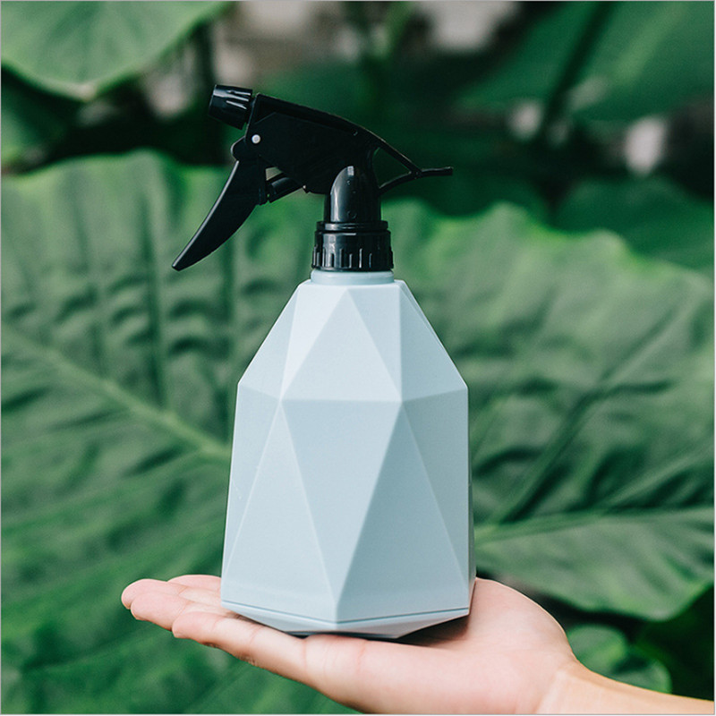 Small watering can garden spray bottle hairdressing medicine disinfection gardening tools 600ml small water bottle