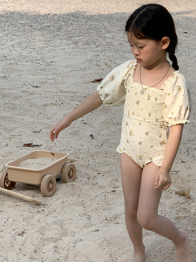 2023 New Girls' Niche Vintage Floral Bubble Sleeve Quick-drying Swimsuit Baby's Summer Western-style One-piece Swimsuit Trendy