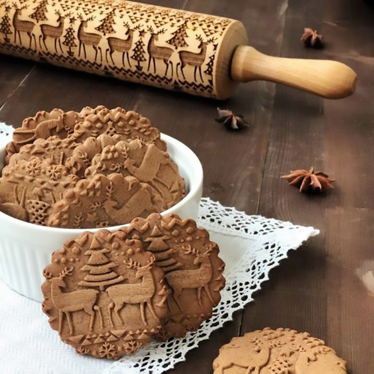 Hot Selling Christmas Elk Printing Rolling Pin Laser Carved Solid Wood Rolling Pin Baking Embossed Cookie Props